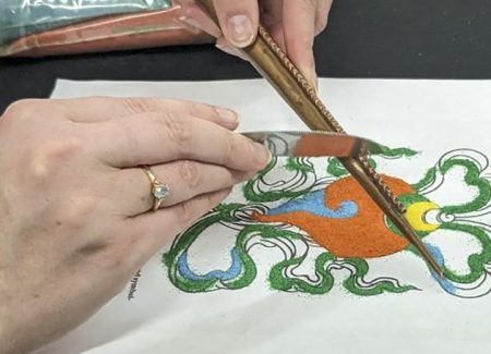 workshop_sand_mandala_hands